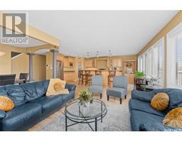 Living room - 233 Wood Lily Drive, Moose Jaw, SK S6J0A3 Photo 2