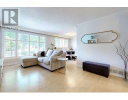 Living room - 15 Shippigan Crescent, Toronto, ON M2J2G1 Photo 5