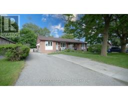 Living room - 39 Billingsgate Crescent, Ajax, ON L1S2R7 Photo 2