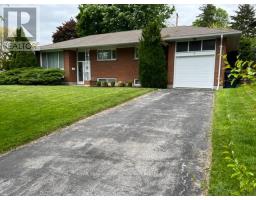 8 Lionel Heights Crescent, Toronto, ON M3A1L9 Photo 7