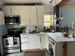 Eat in kitchen - 354 5th Street, Morden, MB R6M1N8 Photo 2