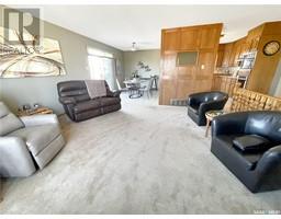 Living room - 380 Aspen Drive, Swift Current, SK S9H4T1 Photo 2