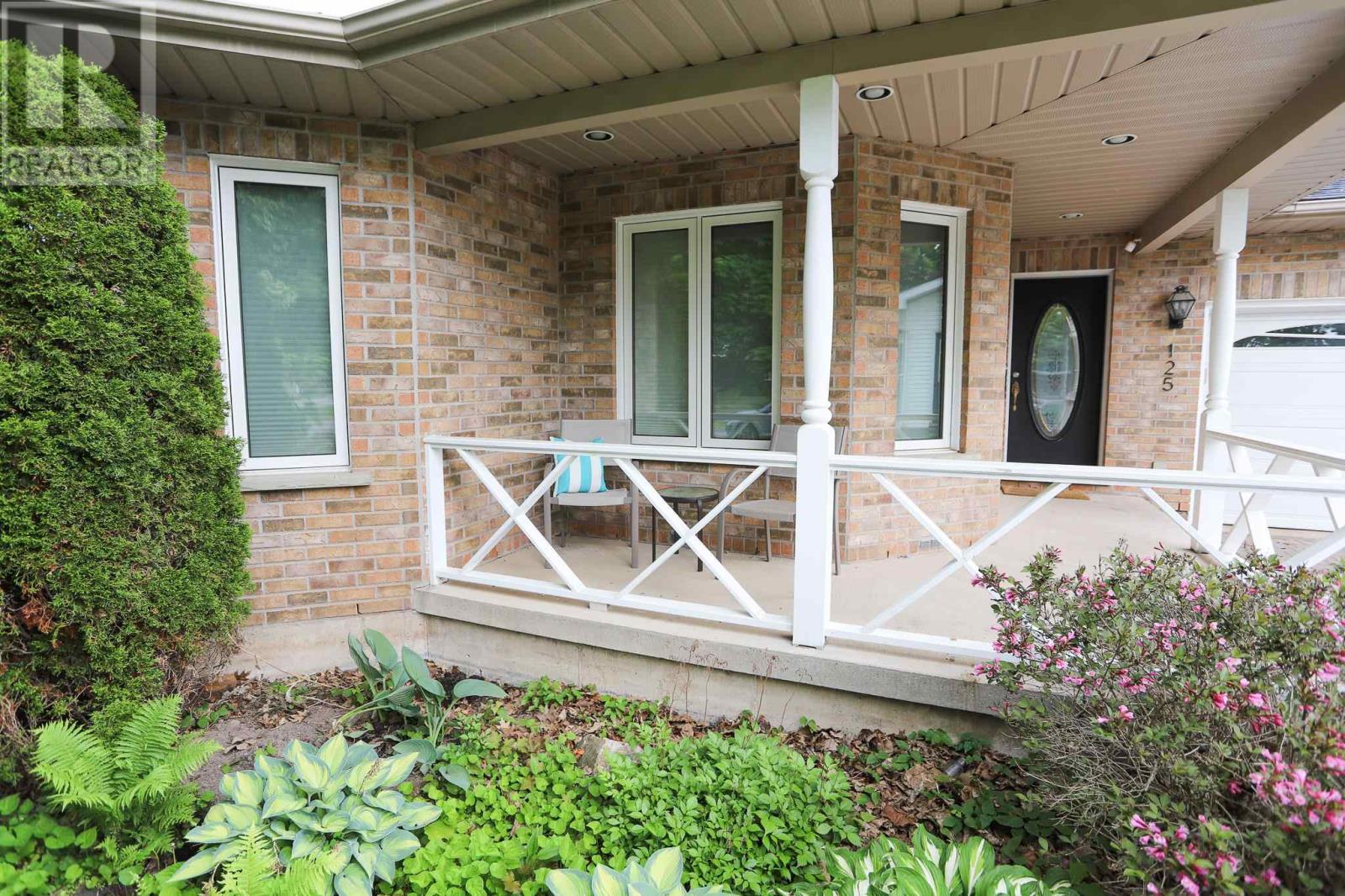 Living room - 125 Louise Ave, Sault Ste Marie, ON P6A6A5 Photo 3