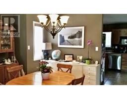 3pc Ensuite bath - 2725 Paris Street, Penticton, BC V2A8G2 Photo 5