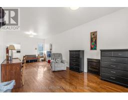 Living room - Main 489 St Clarens Avenue, Toronto, ON M6H3W4 Photo 3