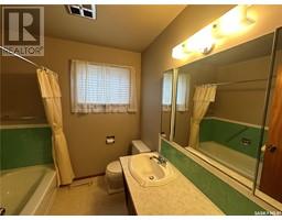 4pc Bathroom - 35 Kasper Crescent, Assiniboia, SK S0H0B0 Photo 5