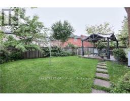 Kitchen - 15 Nelson Circle, Newmarket, ON L3X1R1 Photo 5