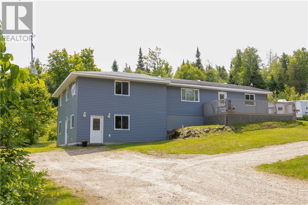 Living room - 25805 Highway 60 Highway, Madawaska, ON K0L2K0 Photo 1