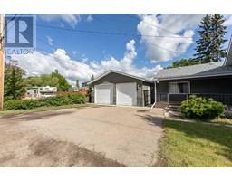 Family room - 5318 C E Trail, Lacombe, AB T4L1L5 Photo 2