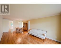 Primary Bedroom - 555 Red Wing Drive, Penticton, BC V2A8K6 Photo 7