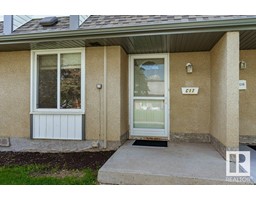 Kitchen - C 17 1 Garden Gv Nw, Edmonton, AB T6J2L3 Photo 3