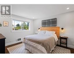 Primary Bedroom - 6723 Philip Rd, Lantzville, BC V0R2H0 Photo 7
