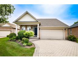 Kitchen - 10 Golden Bear, Whitchurch Stouffville, ON L4A1N3 Photo 2