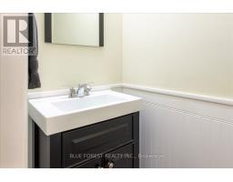 Bathroom - 4355 Concord Avenue, Lincoln, ON L0R1B6 Photo 5