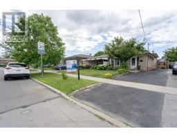 Eating area - 5 Goldsboro Road, Toronto, ON M9L1A6 Photo 4