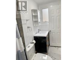 30 Huron Street, Toronto, ON M5T2A3 Photo 5