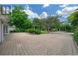 Kitchen - 9 Overbank Crescent, Toronto, ON M3A1W1 Photo 3