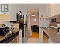 4pc Bathroom - 419 525 56 Avenue Sw, Calgary, AB T2V4Z9 Photo 6