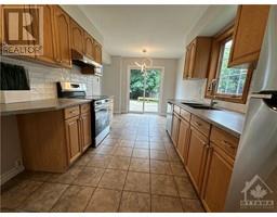 Kitchen - 43 Fair Oaks Crescent, Nepean, ON K2G4W6 Photo 3