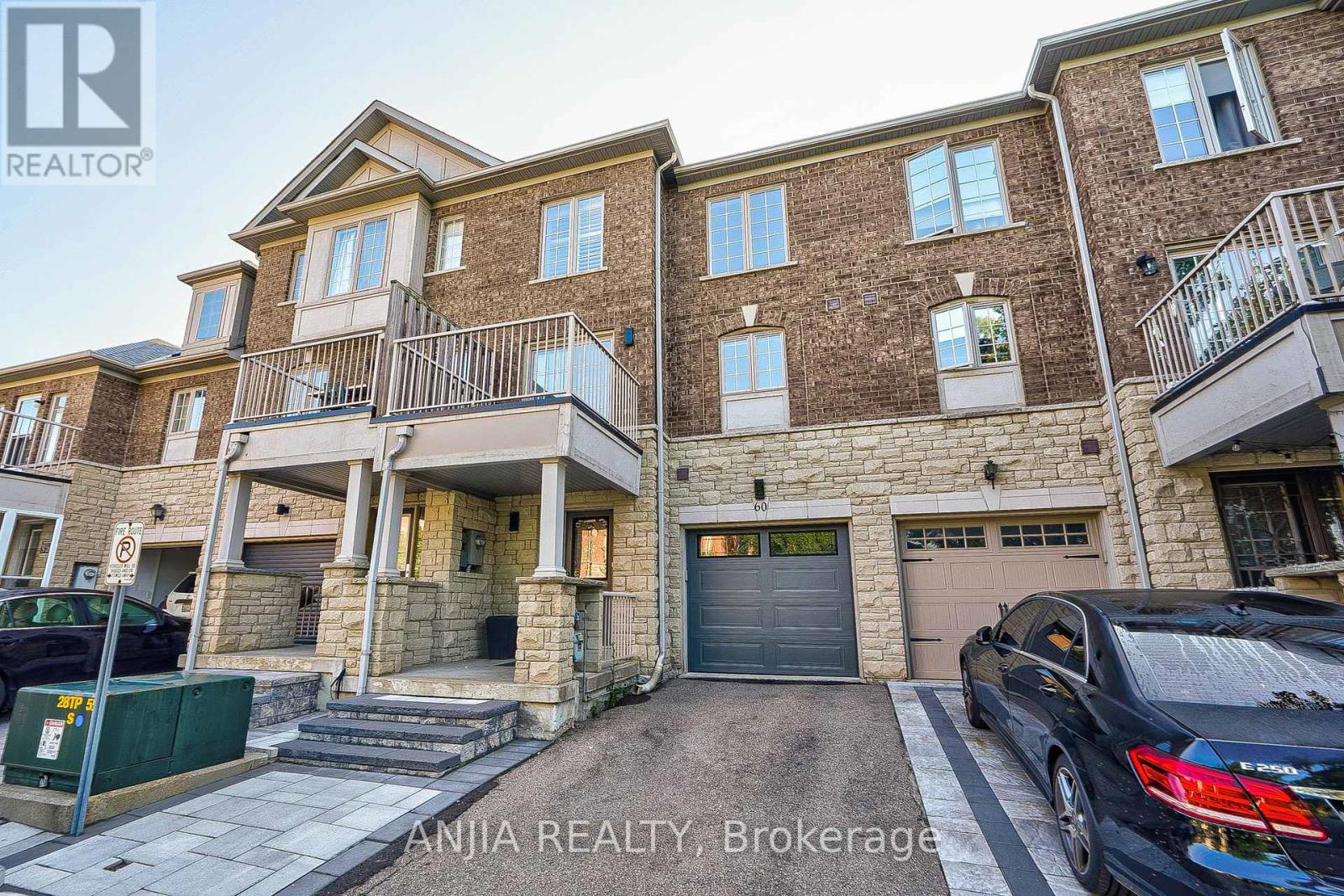 Living room - 60 Thoroughbred Way, Markham, ON L6C0B6 Photo 1