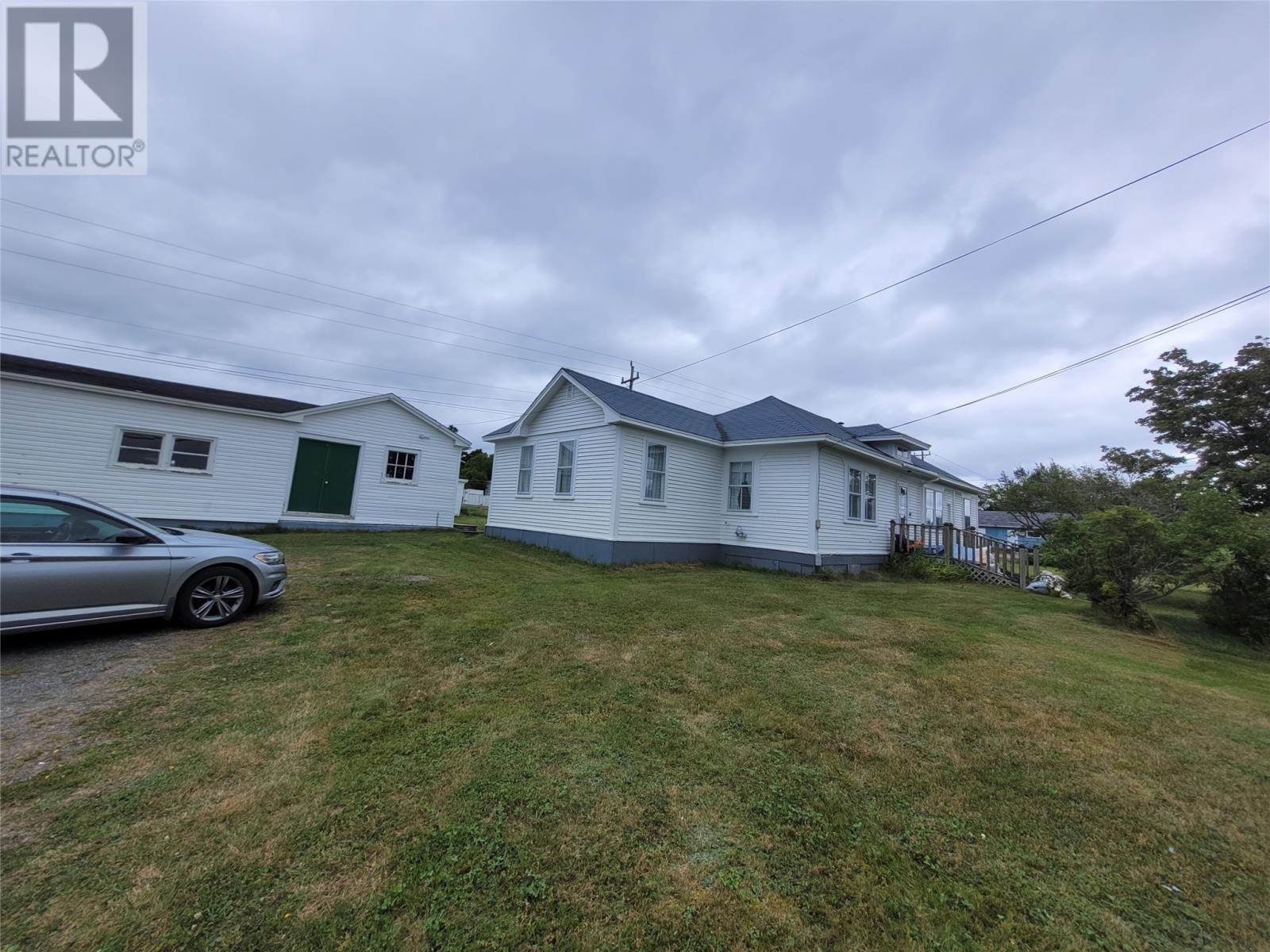 Bath (# pieces 1-6) - 40 Church Street, Eastport, NL A0G1Z0 Photo 1