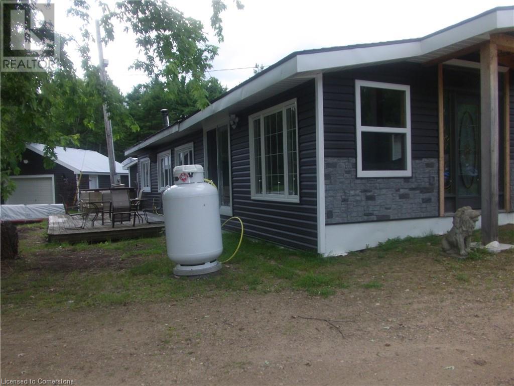 Living room/Dining room - 26797 Highway 60 Highway Unit Cottage A, Madawaska, ON K0J2M0 Photo 3