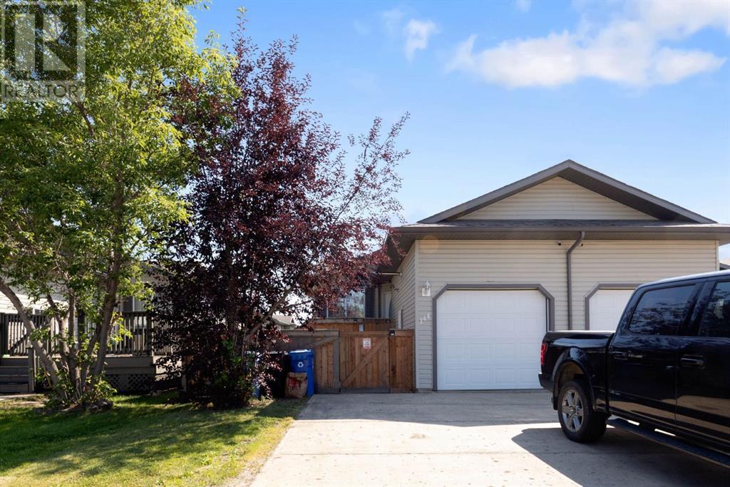 4pc Bathroom - 144 Ocoffey Crescent, Fort Mcmurray, AB T9K2V7 Photo 1