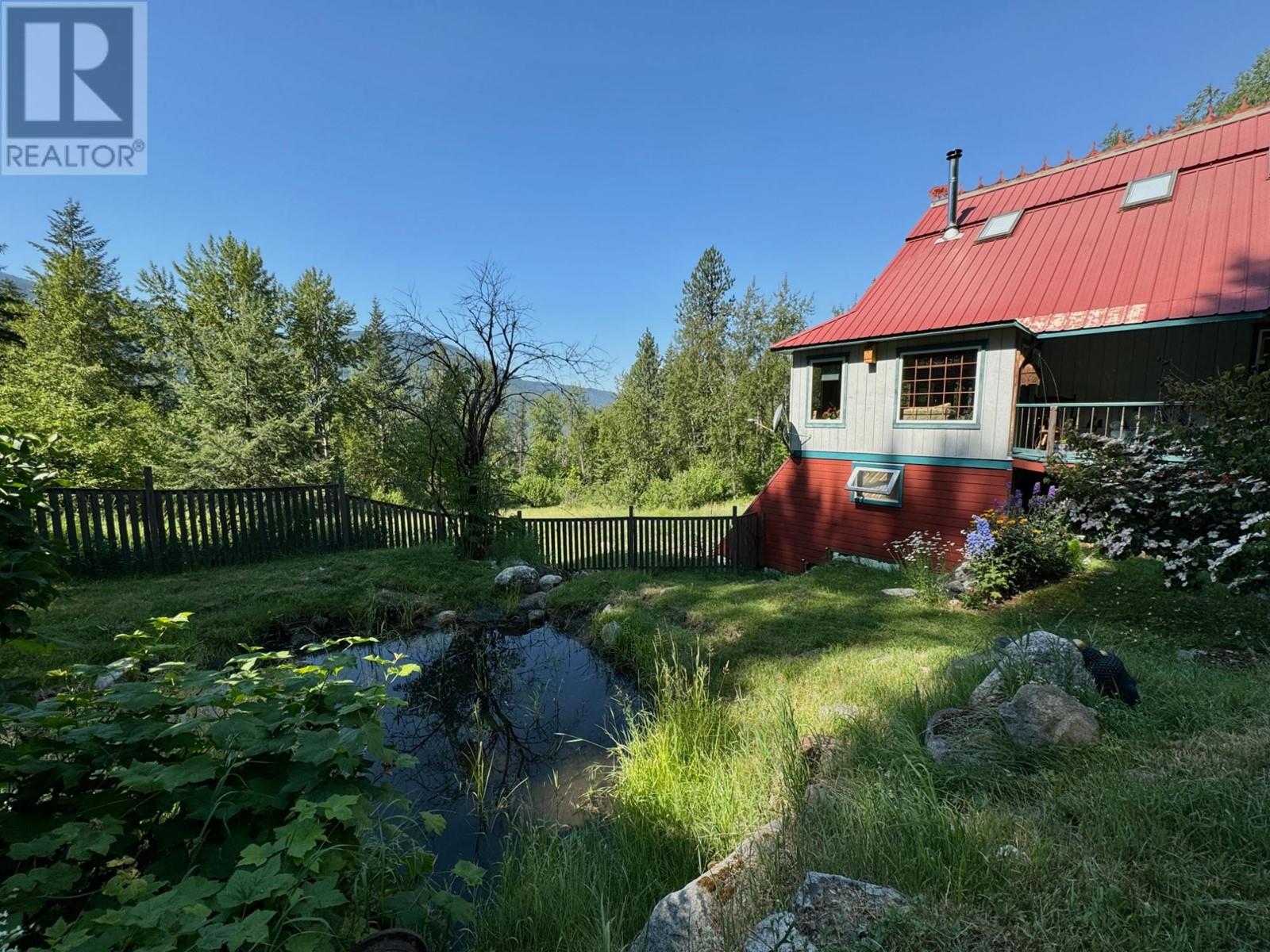 Living room - 395 Boven Road, Nelson, BC V1L6J1 Photo 3