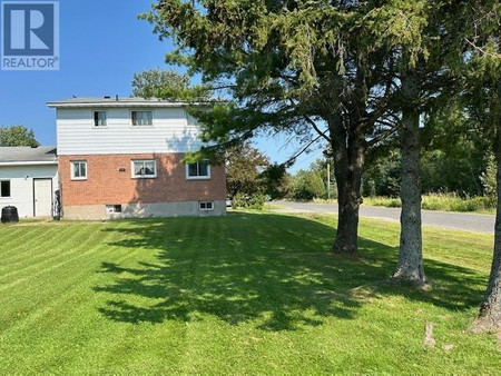 1 East Dunrobin Bay, Sault Ste Marie