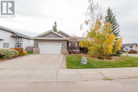 1 Lyon Crescent, Sylvan Lake