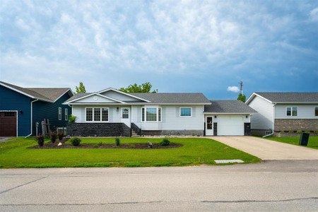 100 Solvin Road, Gimli