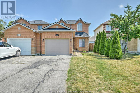 1000 Peach Blossom Crescent, Windsor