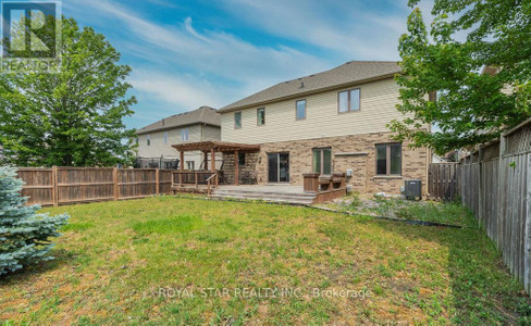 1025 Gleneagle Trail, London