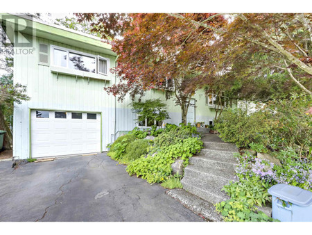 1032 Canyon Boulevard, North Vancouver