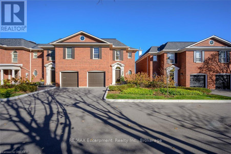 106 Fairwood Place W, Burlington Bayview