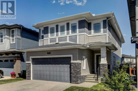 1072 Chinook Gate Heath Sw, Airdrie