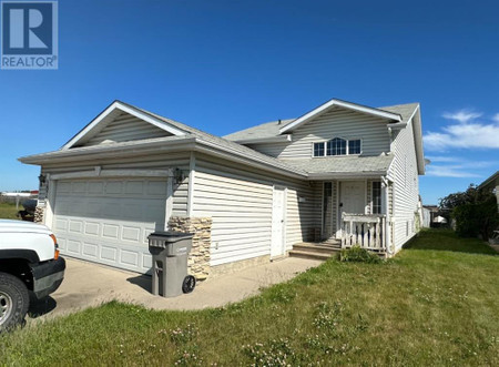 Primary Bedroom - 10730 76 Avenue, Grande Prairie, AB T8W2J9 Photo 1