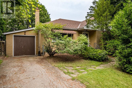 11 Cameron Drive, Ancaster