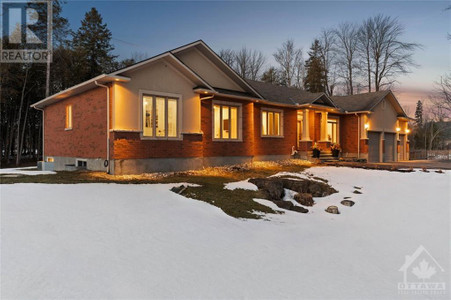 1108 Meadowshire Way, Manotick