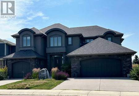 1109 Hillcrest Manor Estates, Strathmore