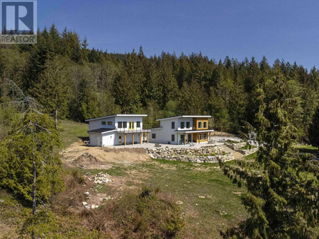 1122 Firburn Road, Roberts Creek