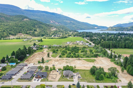 1130 Hawthorn Row, Sicamous