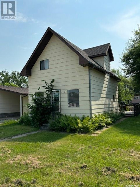 119 Fourth Avenue E, Canora