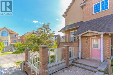 12 14 Cox Boulevard, Markham