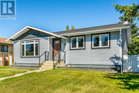 12 Alcock Street, Okotoks