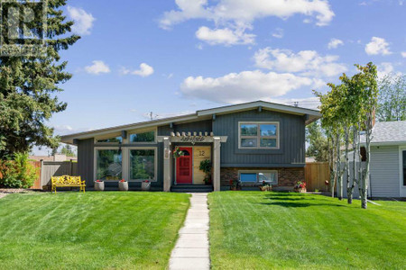 12 Lake Newell Green Se, Calgary