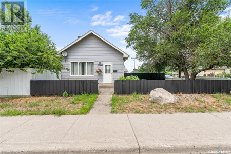 1208 Coteau Street W, Moose Jaw