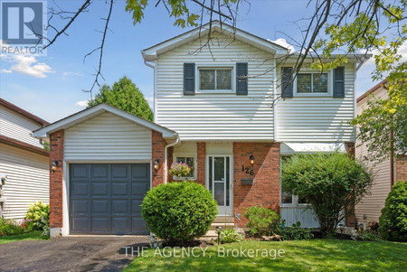 126 Peacock Boulevard, Port Hope