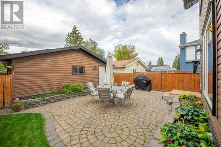 128 Woodfield Close Sw, Calgary