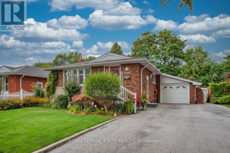 1318 Rosemary Crescent, Burlington Mountainside